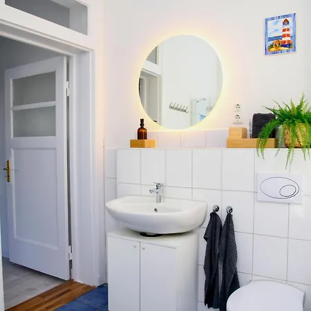 Apartment Garten, Terrasse, 93 M2, 5 Min Bis Zur Warnow Rostock